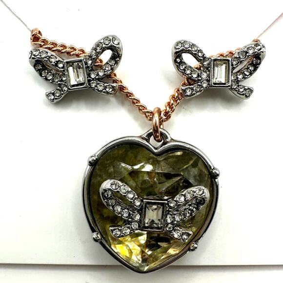 Betsey Johnson IRIDESCENT CRYSTAL HEART BOW Earrings Necklace jewelry Set NWT - Picture 1 of 10